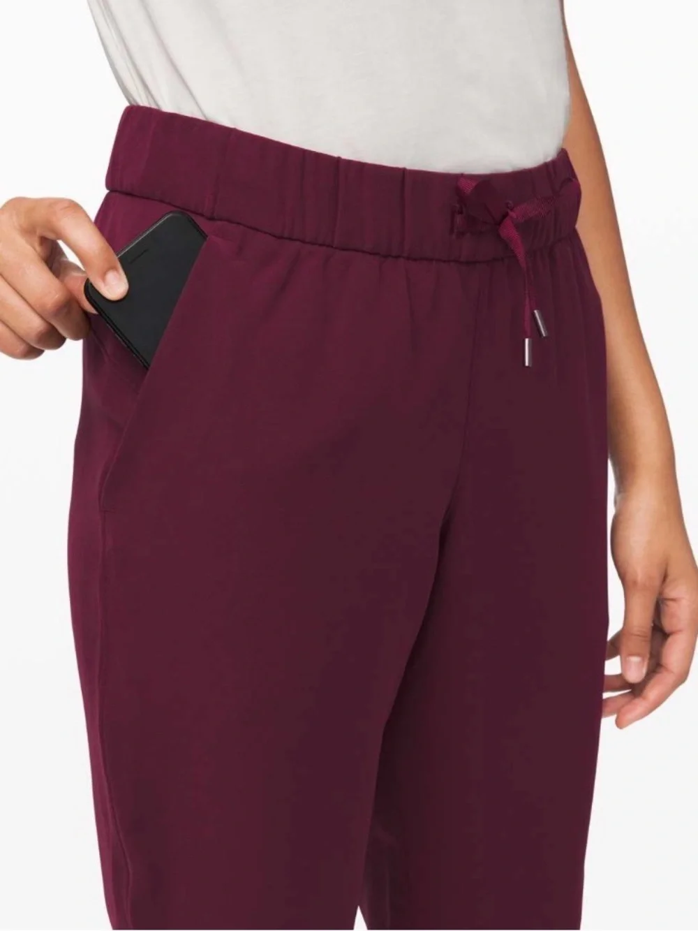 lululemon On The Fly Women's Jogger Pants in Burgundy